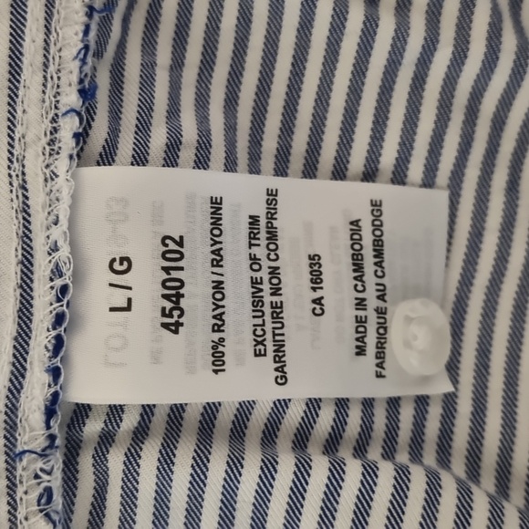 Like new - Tahari Long Sleeve Striped Blue & White Button Up Shirt, size L - Picture 5 of 5